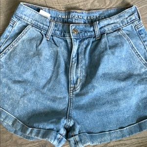 American Eagle Mom Jean Short
